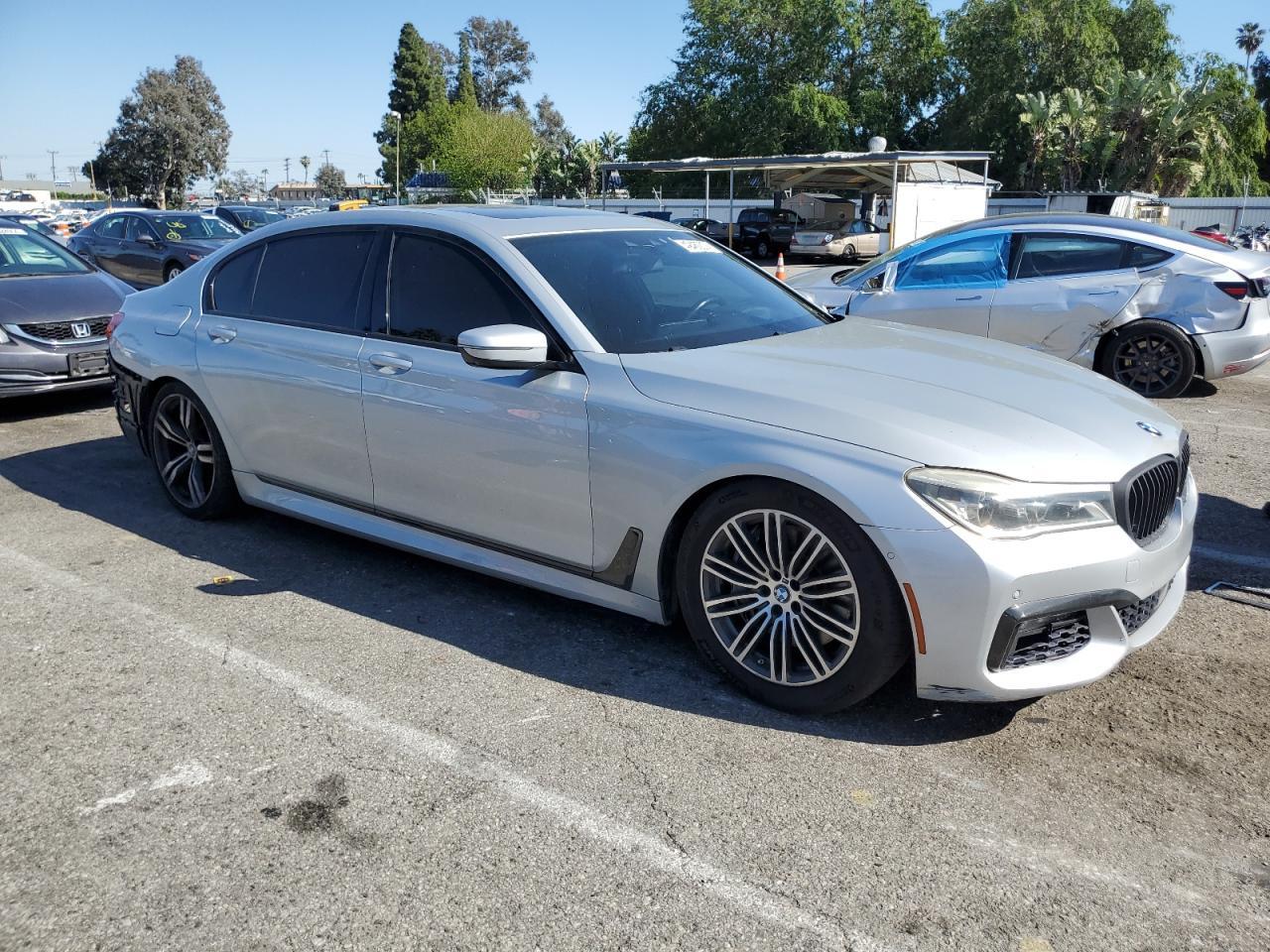 2016 BMW 750 Xi - Фото 4