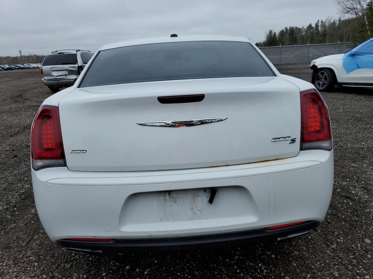 2016 Chrysler 300 S - Image 6