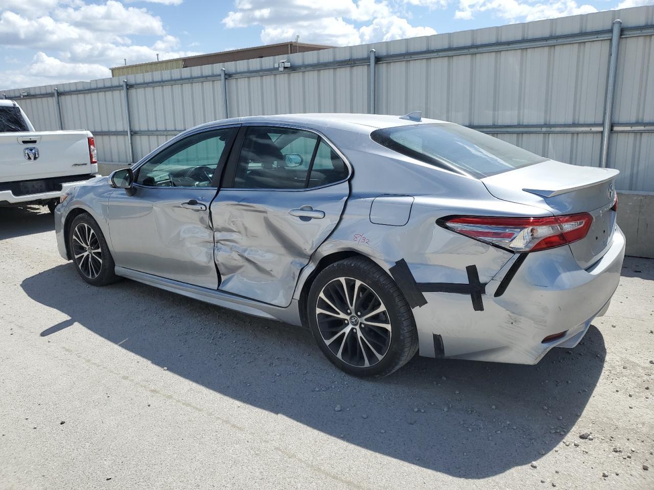 2019 Toyt Camry L - Фото 2