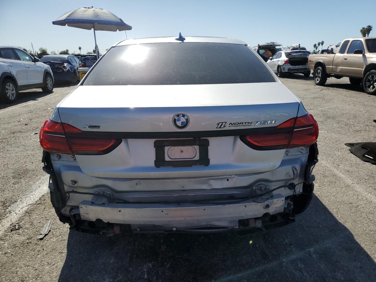 2016 BMW 750 Xi - Фото 6