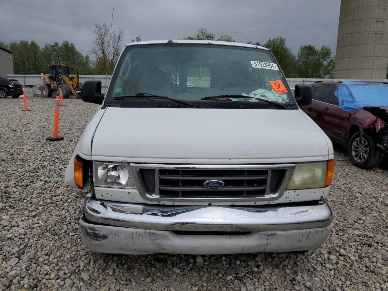 2004 Ford Econoline E250 Van - Image 5
