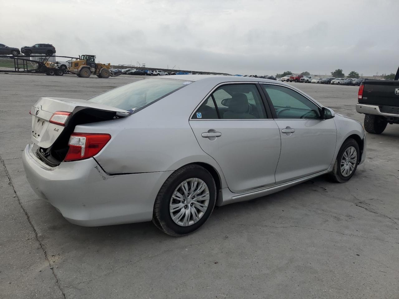 2012 Toyota Camry Base - Фото 3
