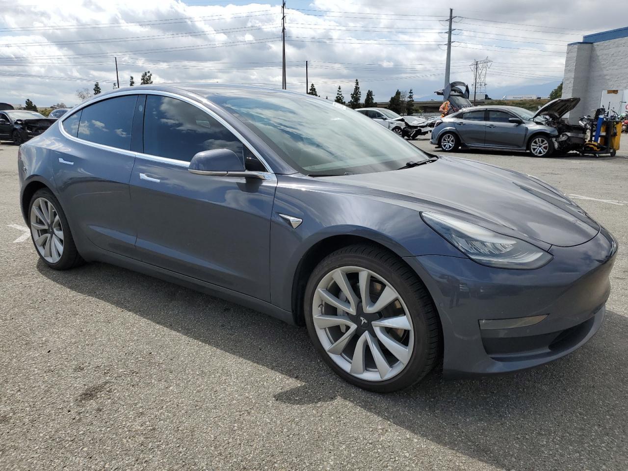 2019 Tesla Model 3 - Фото 4