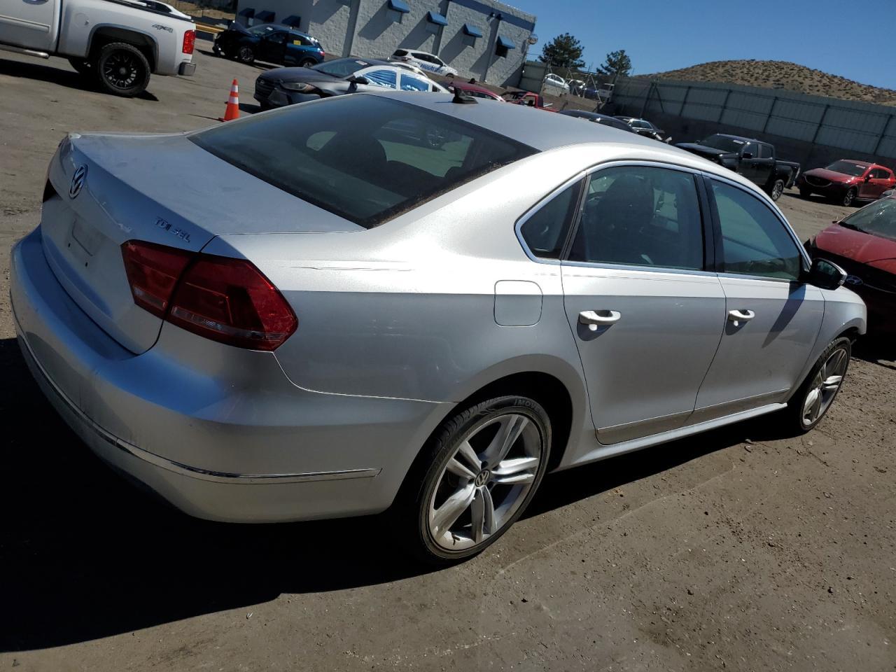 2013 Volkswagen Passat Sel - Image 3