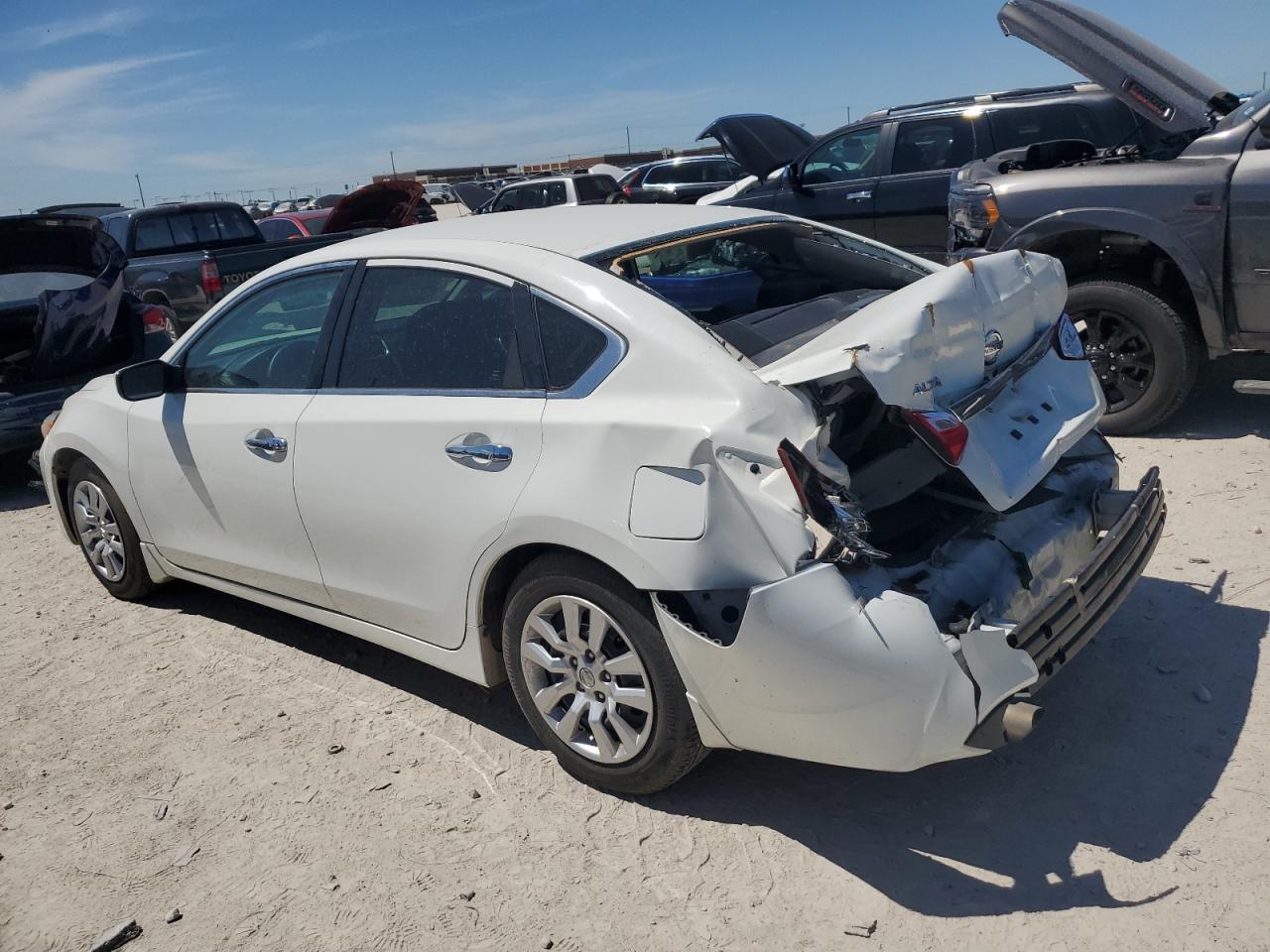2016 Nissan Altima 2.5 - Фото 2