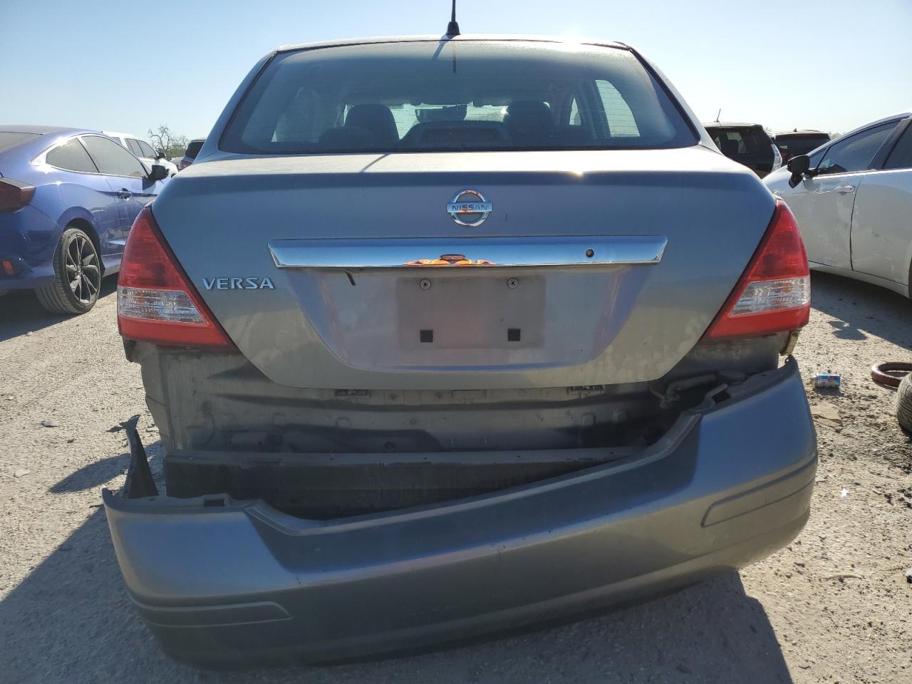 2010 Nissan Versa S - Фото 6