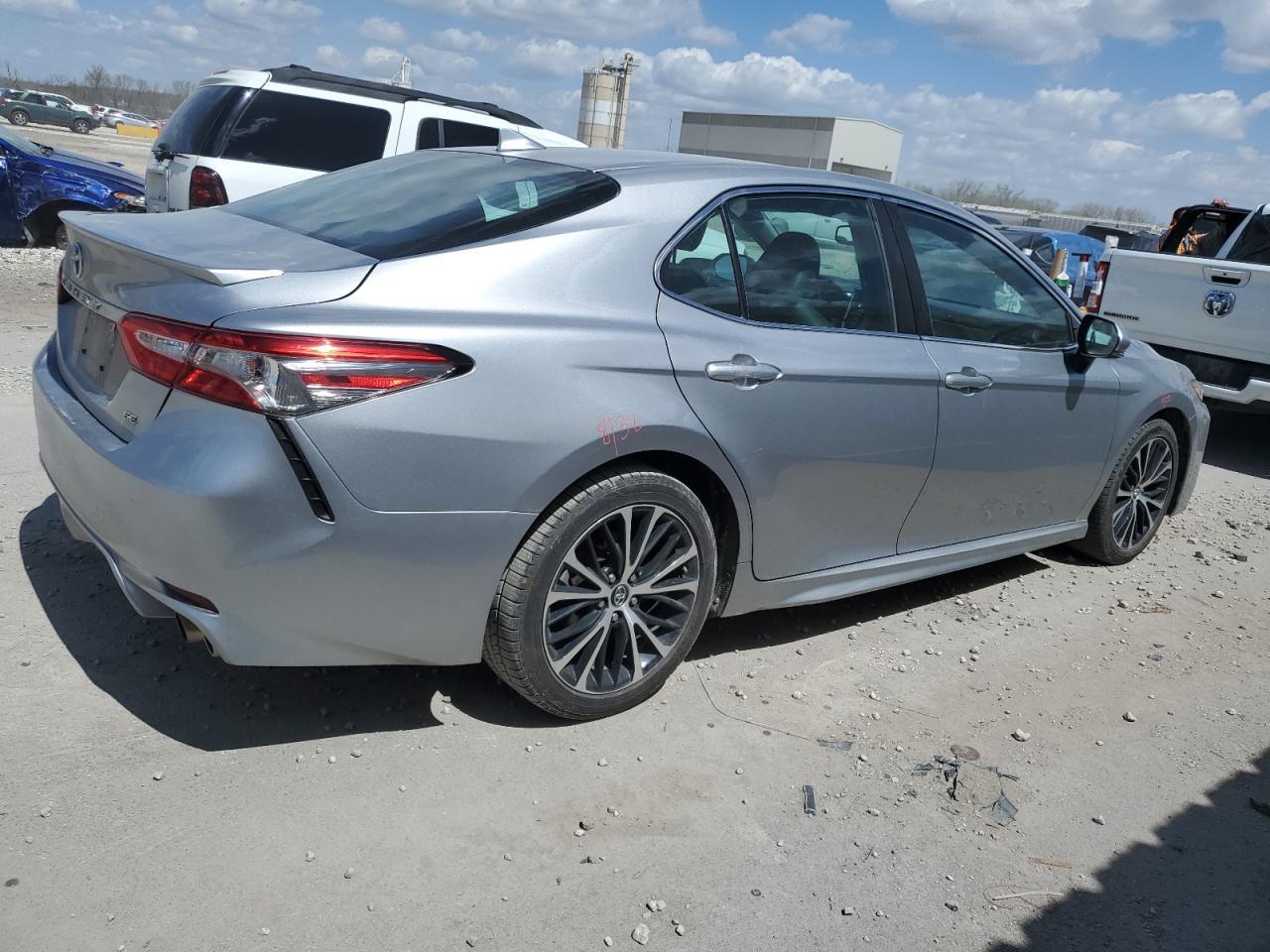 2019 Toyt Camry L - Фото 3