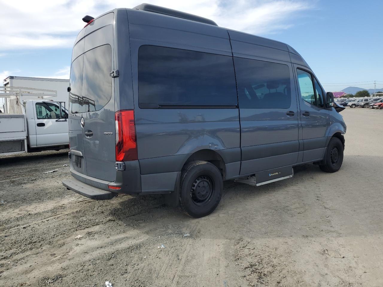 2021 Mercedes-Benz Sprinter 2500 - Фото 3