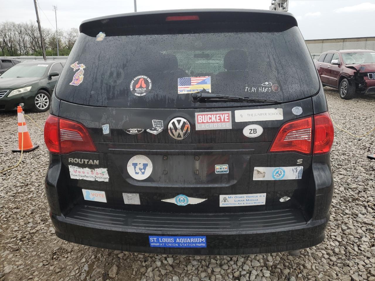 2011 Volkswagen Routan - Фото 6