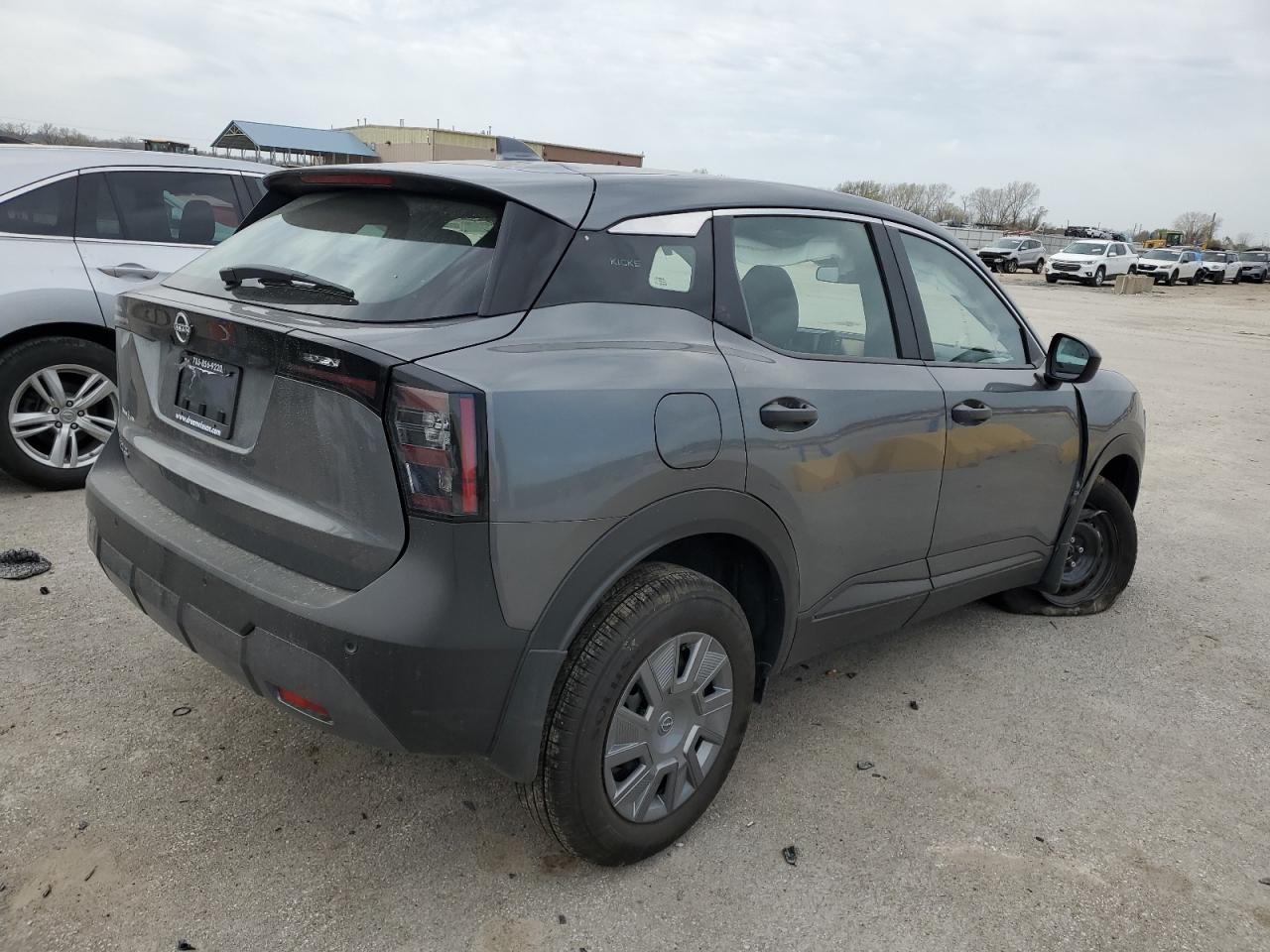 2025 Nissan Kicks S - Фото 3