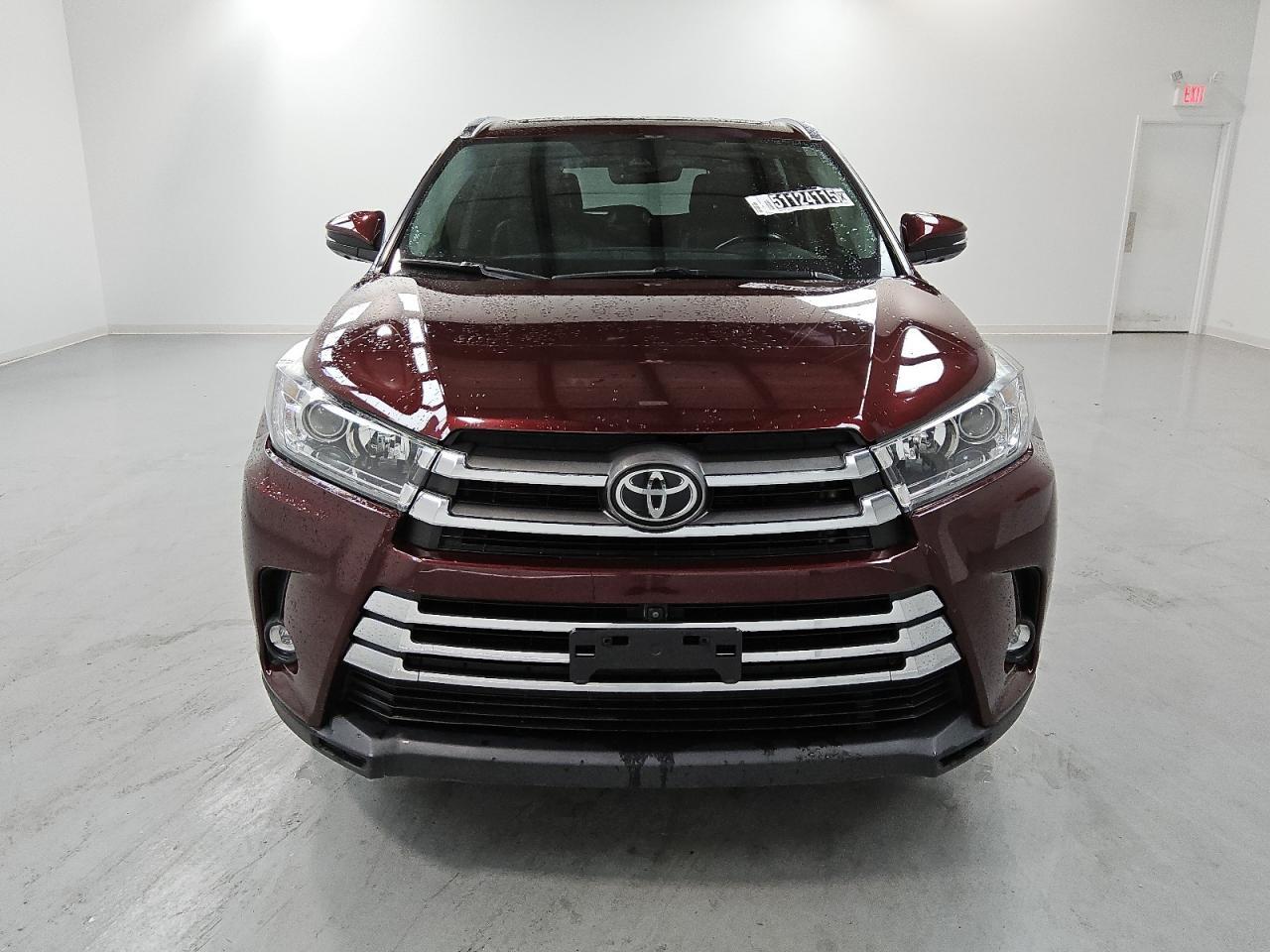2019 Toyota Highlander Limited Platinum - Image 5