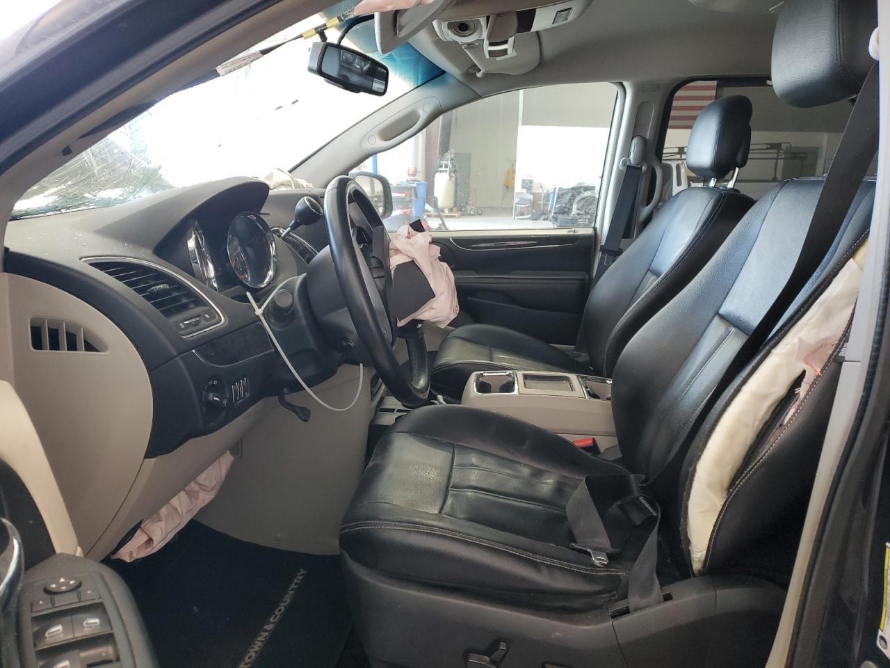 2013 Chrysler Town & Country Touring - Фото 7