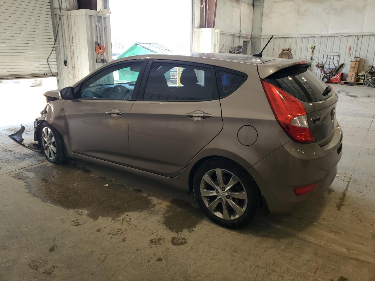 2012 Hyundai Accent Se - Image 2