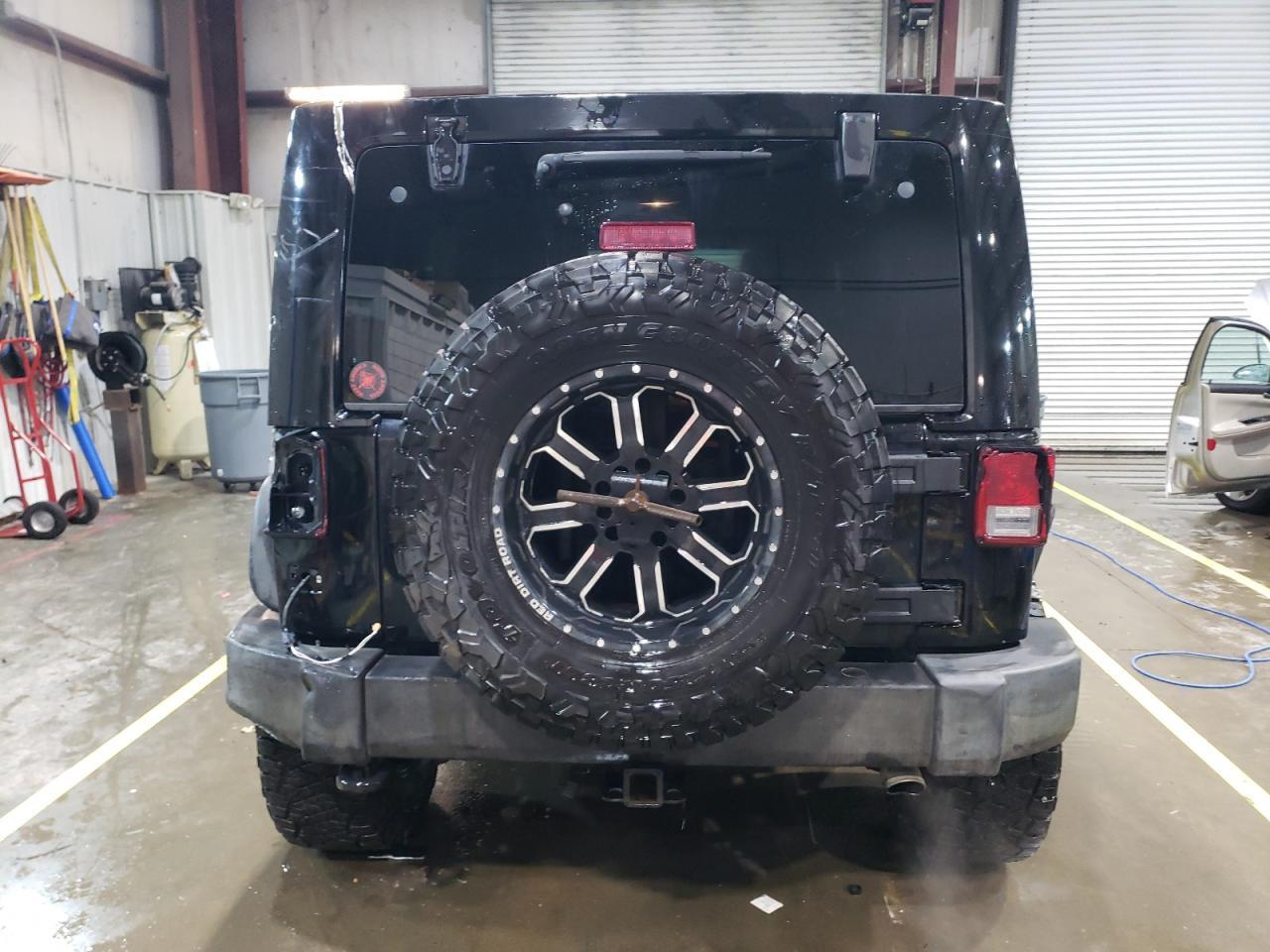 2012 Jeep Wrangler Unlimited Sahara - Фото 6