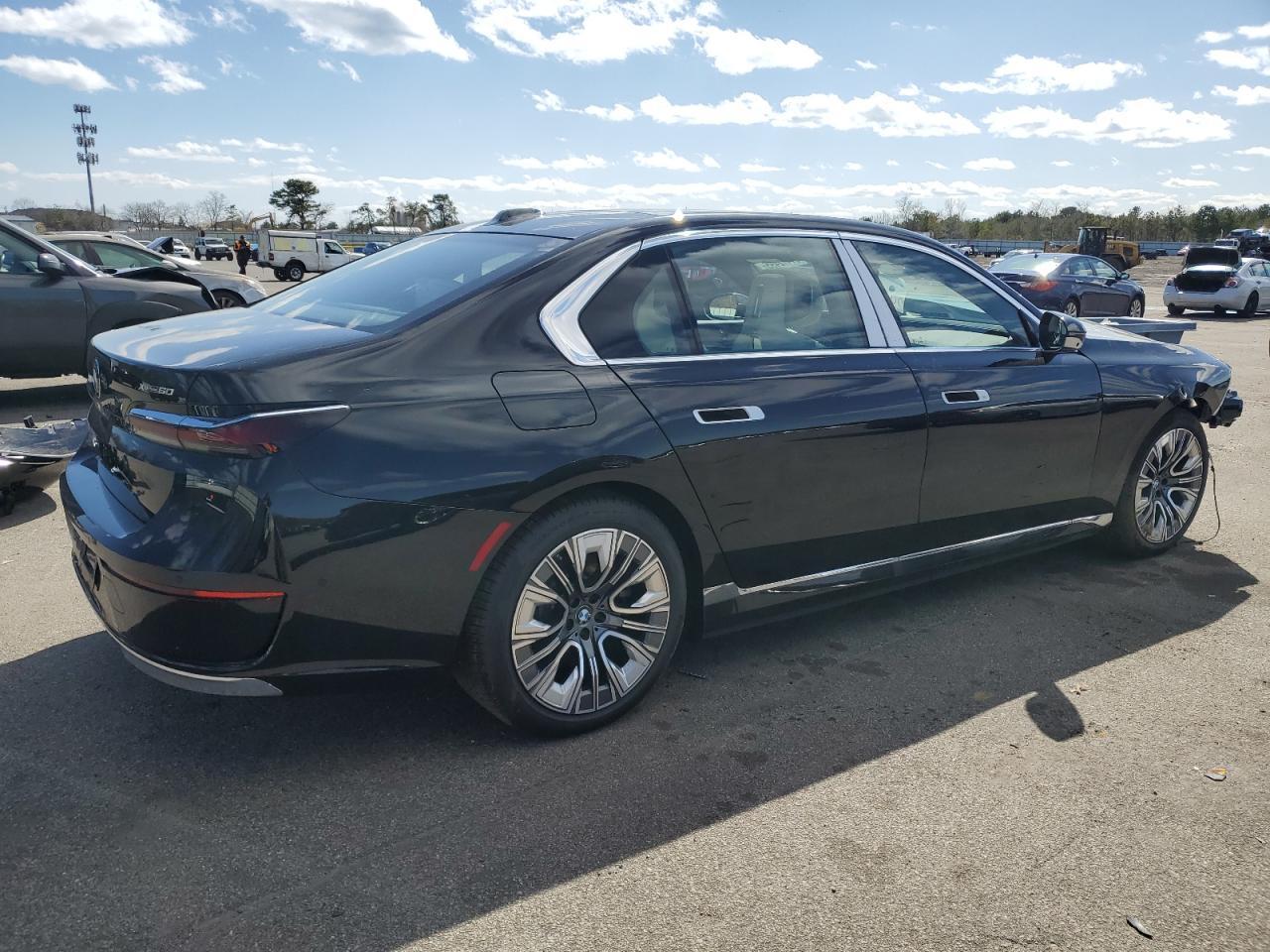 2025 BMW I7 xDrive60 - Image 3