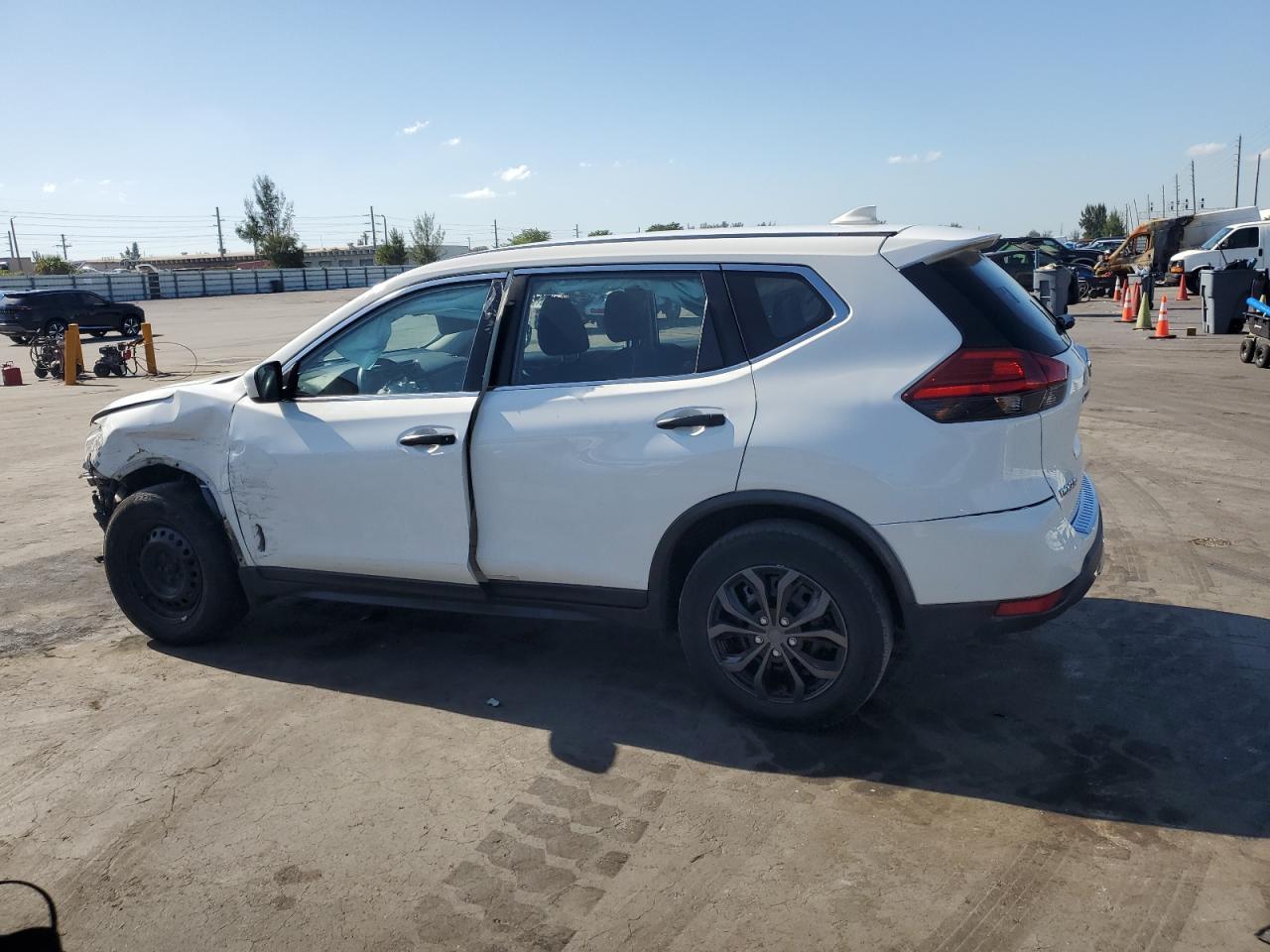 2017 Nissan Rogue S - Фото 2