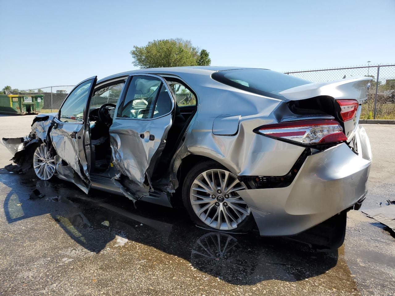 2018 Toyota Camry Xle - Image 2