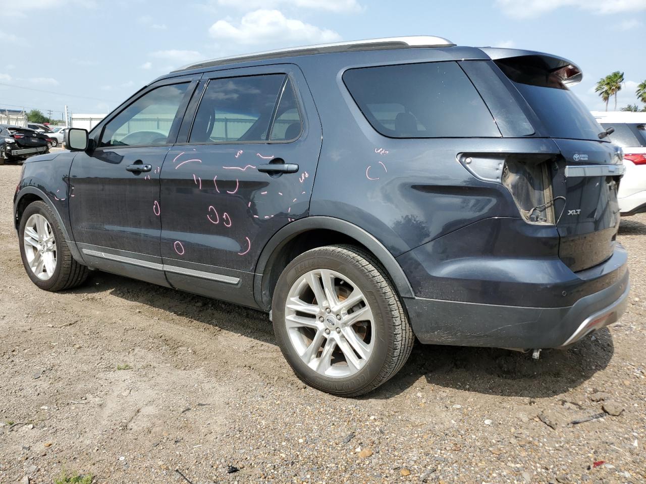 2017 Ford Explorer Xlt - Фото 2