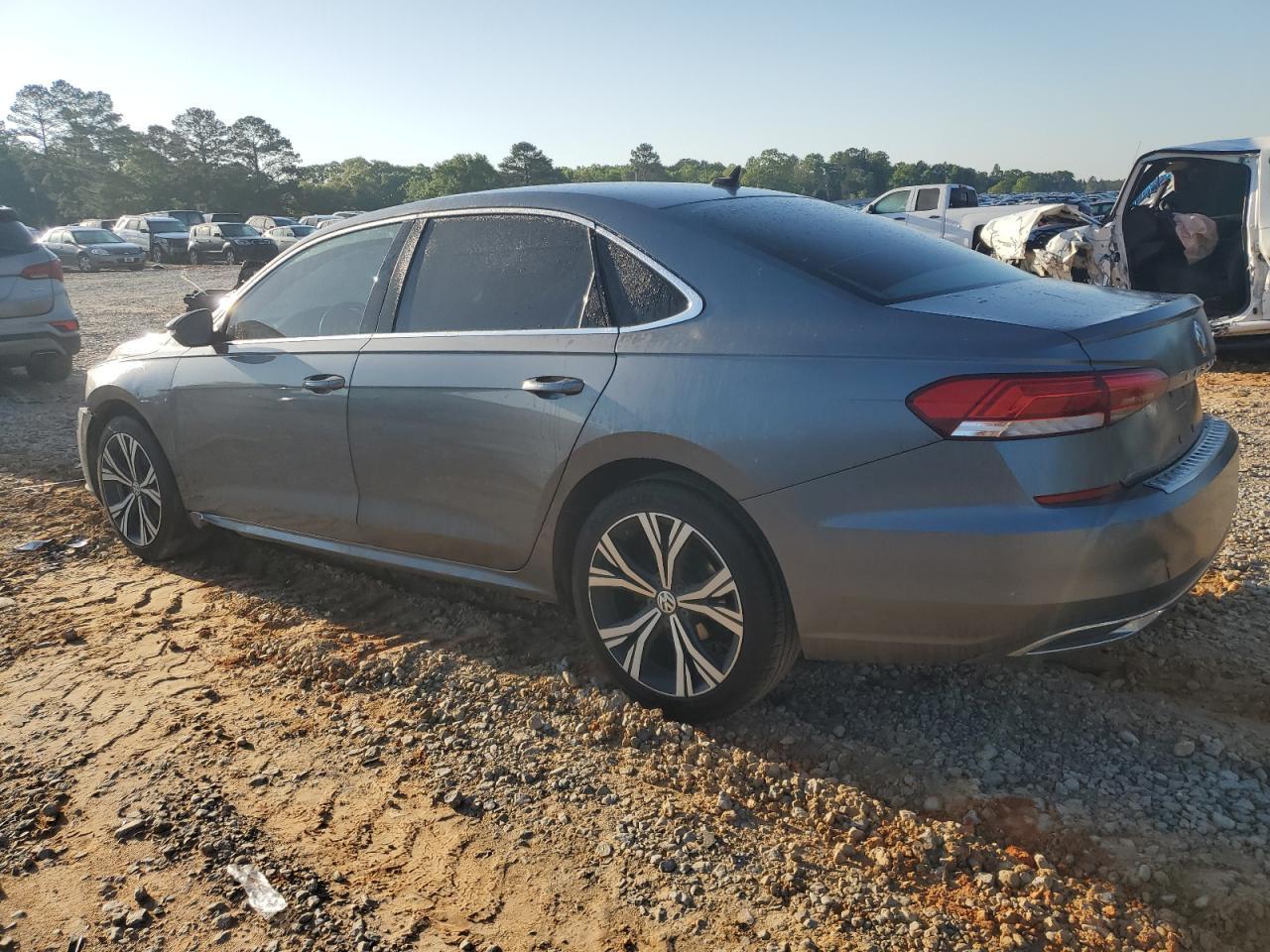 2021 Volkswagen Passat Se - Image 2