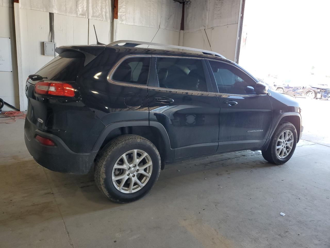 2018 Jeep Cherokee Latitude Plus - Image 3