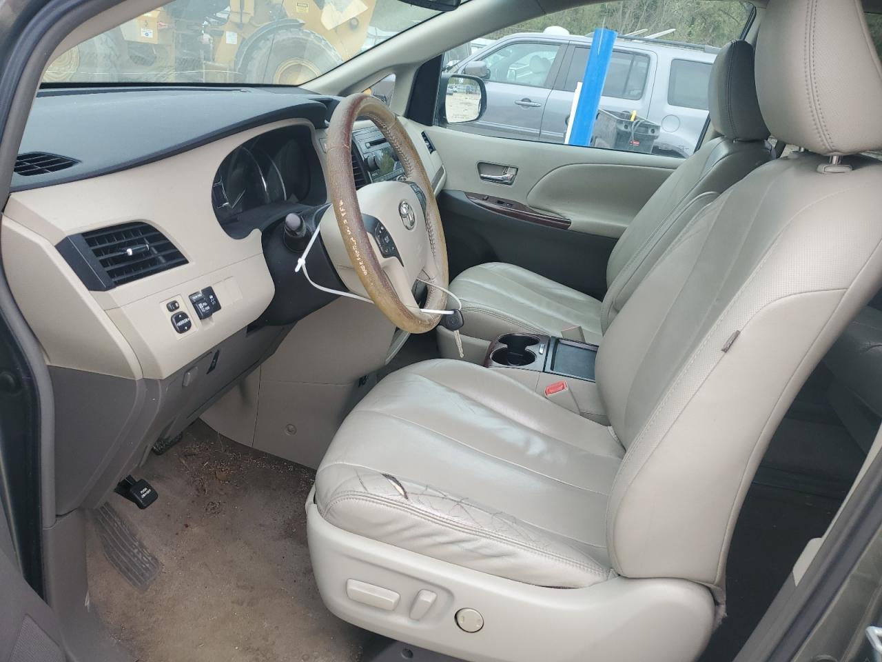 2011 Toyota Sienna Xle - Фото 7