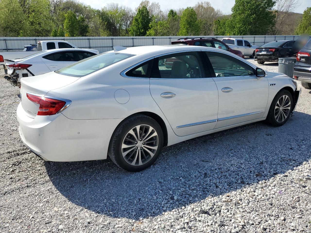 2018 Buick Lacrosse Premium - Image 3