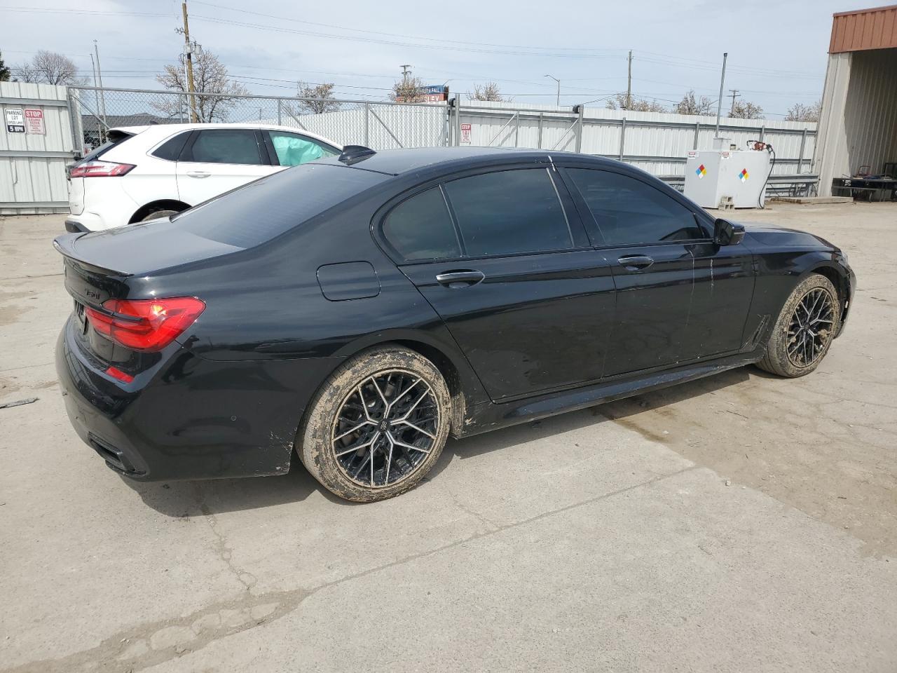 2018 BMW 750 Xi - Фото 3