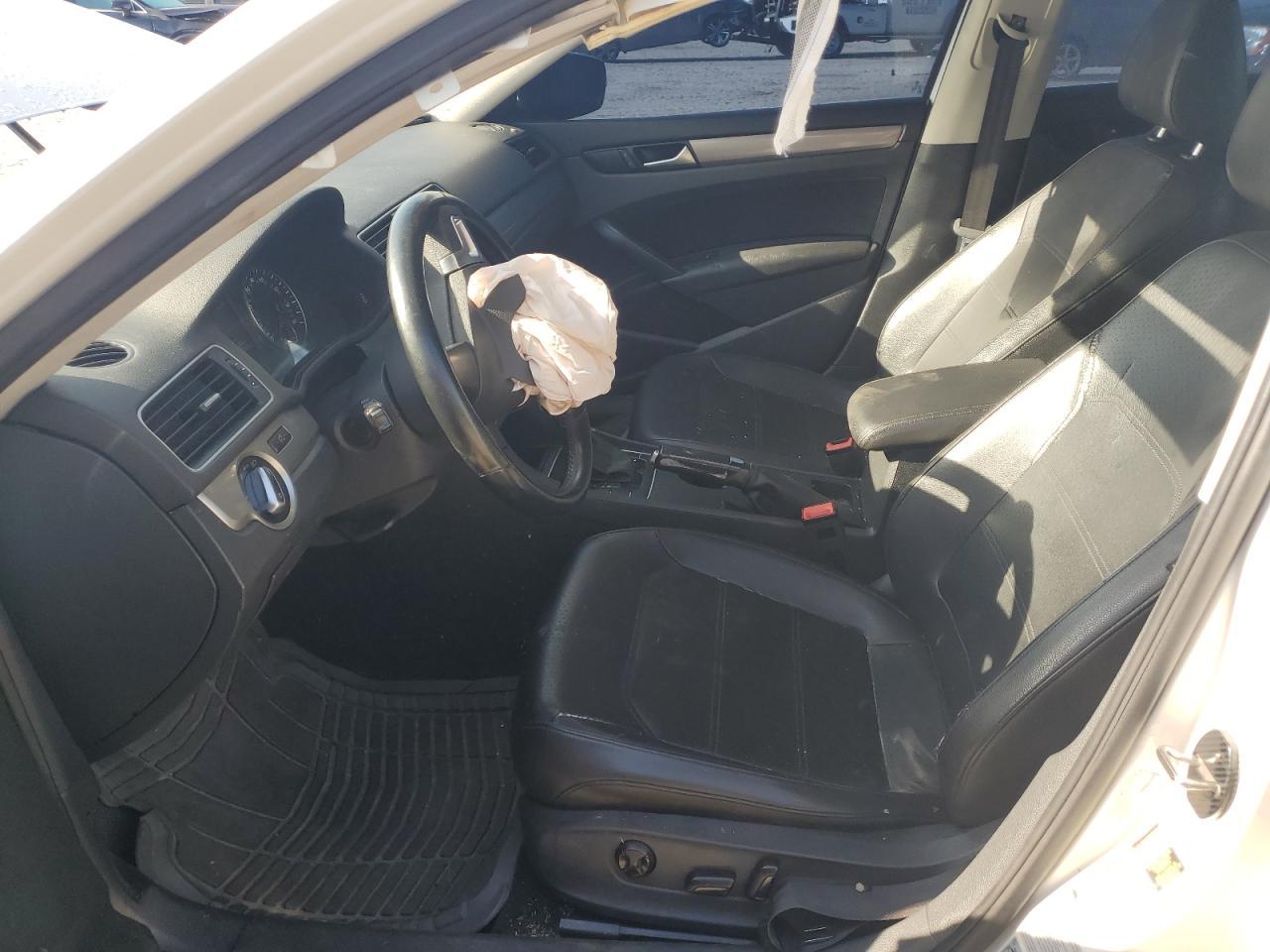 2015 Volkswagen Passat S - Фото 7