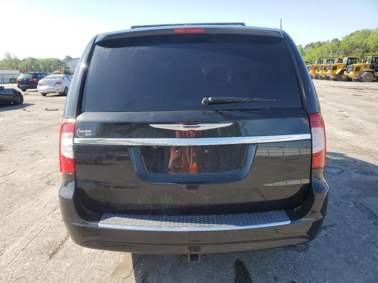 2014 Chrysler Town & Country Touring L - Image 6