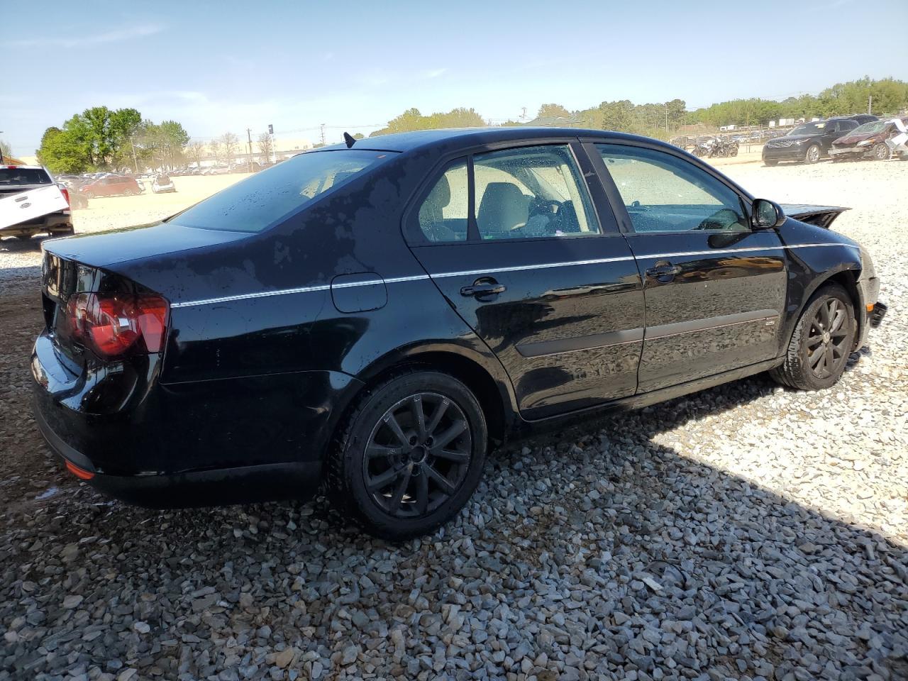 2010 Volkswagen Jetta Limited - Image 3