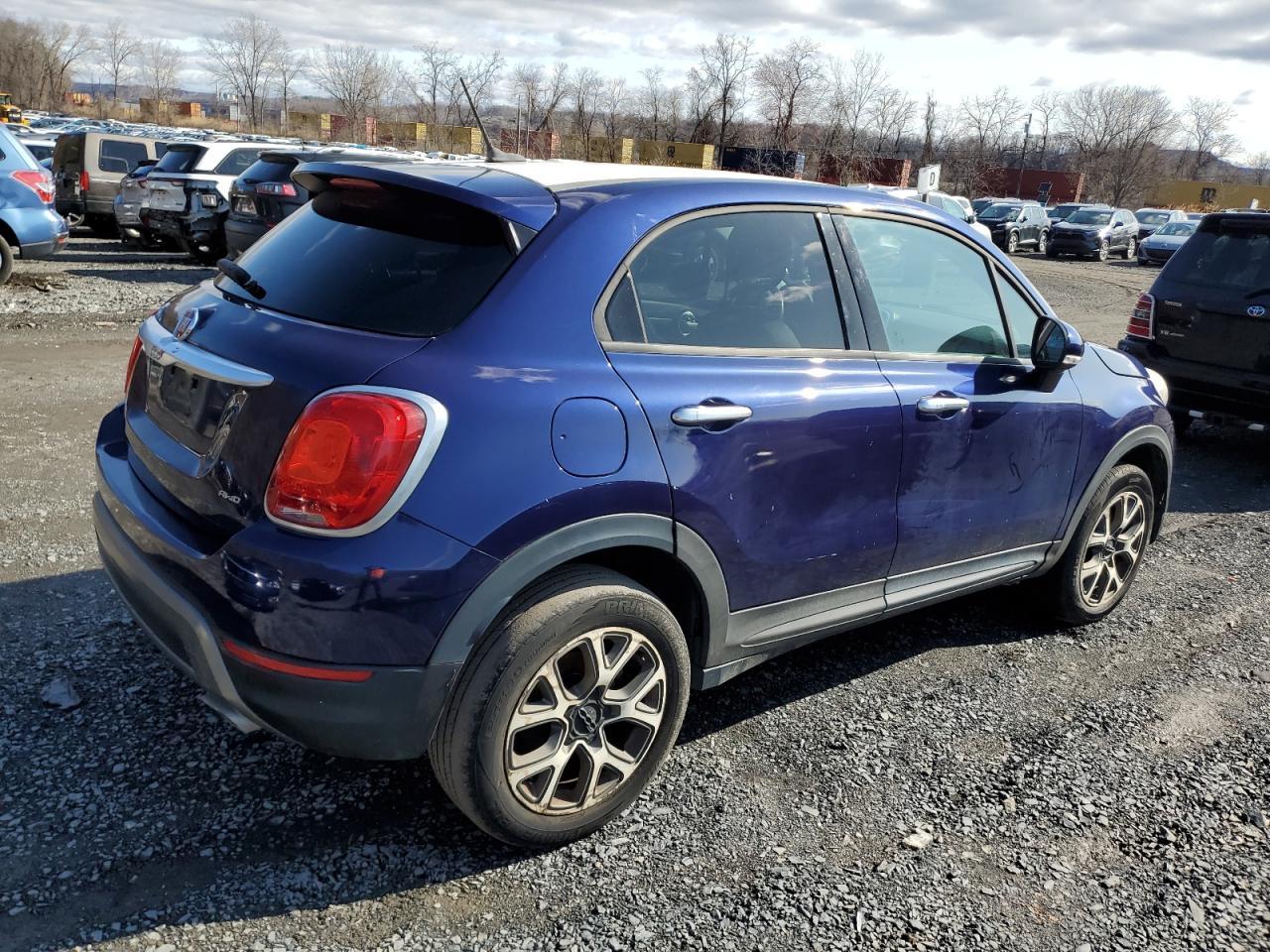 2017 Fiat 500X Trekking - Image 3