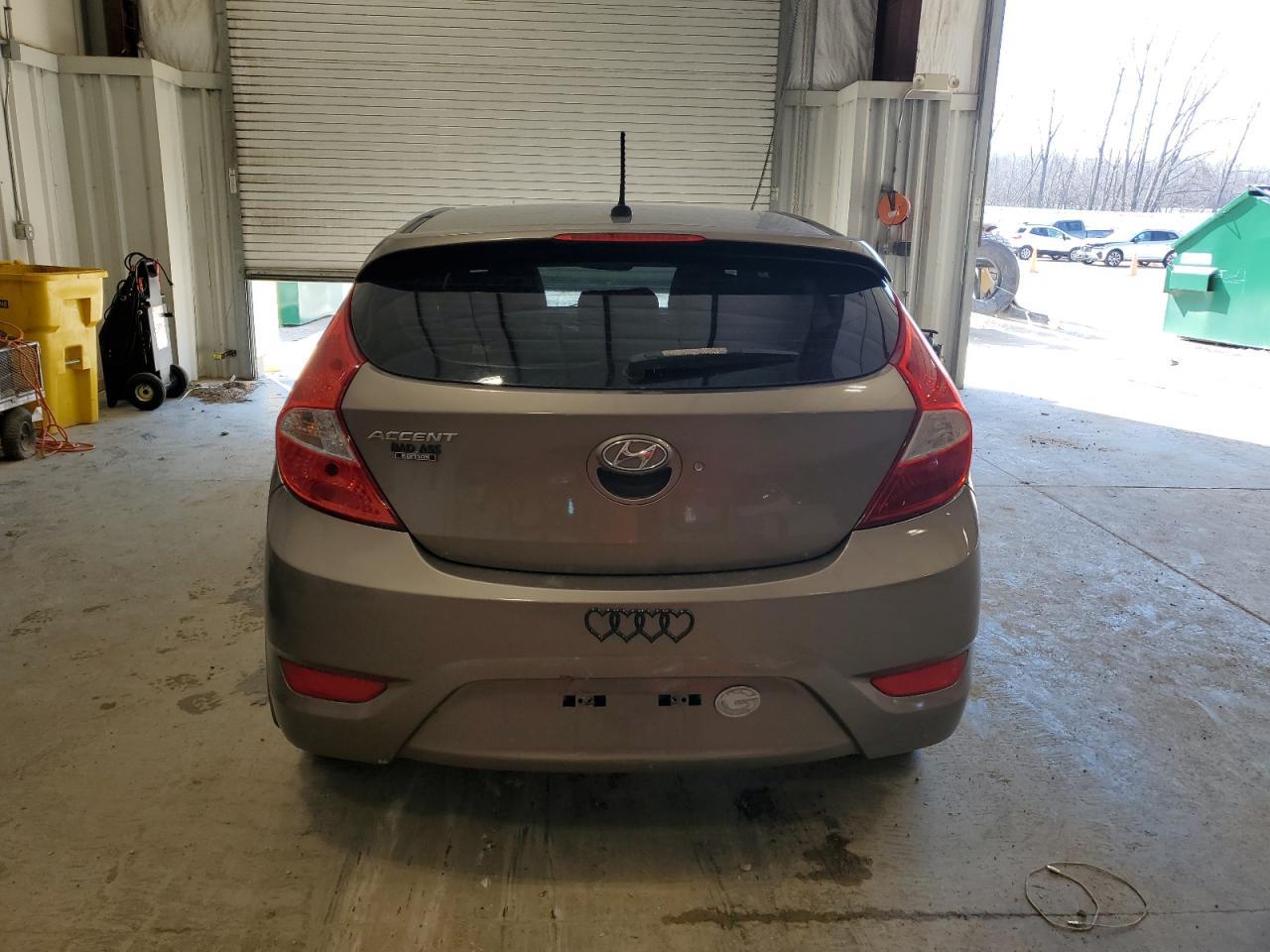 2012 Hyundai Accent Se - Image 6