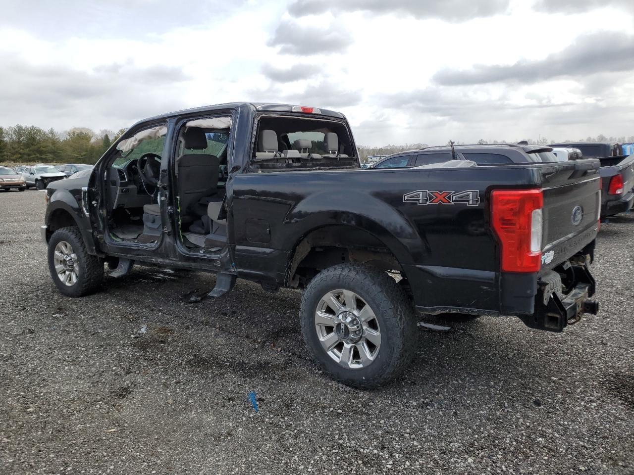 2017 Ford F250 Super Duty - Фото 2