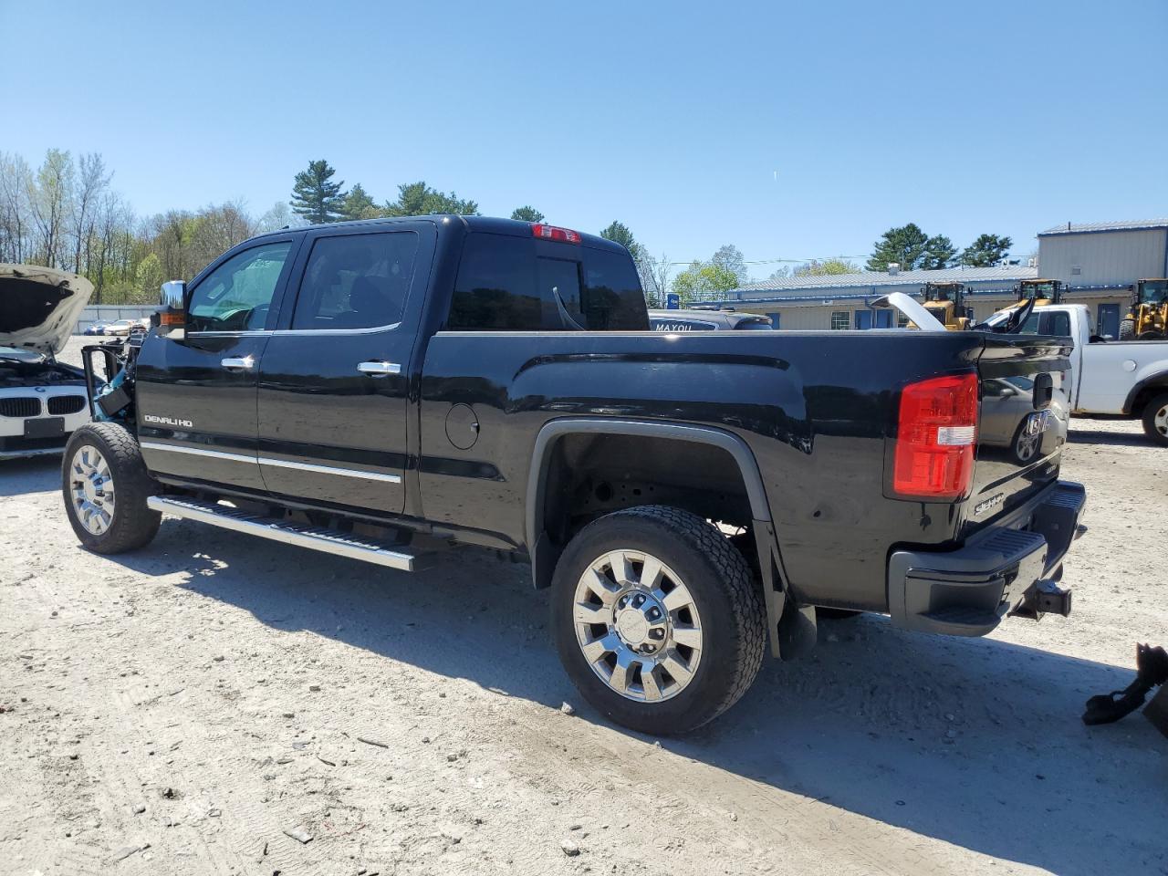 2015 GMC Sierra K2500 Denali - Image 2
