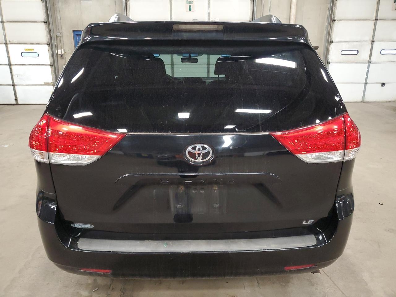 2013 Toyota Sienna Le - Image 6
