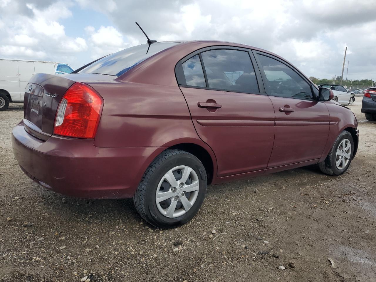 2010 Hyundai Accent Gls - Фото 3