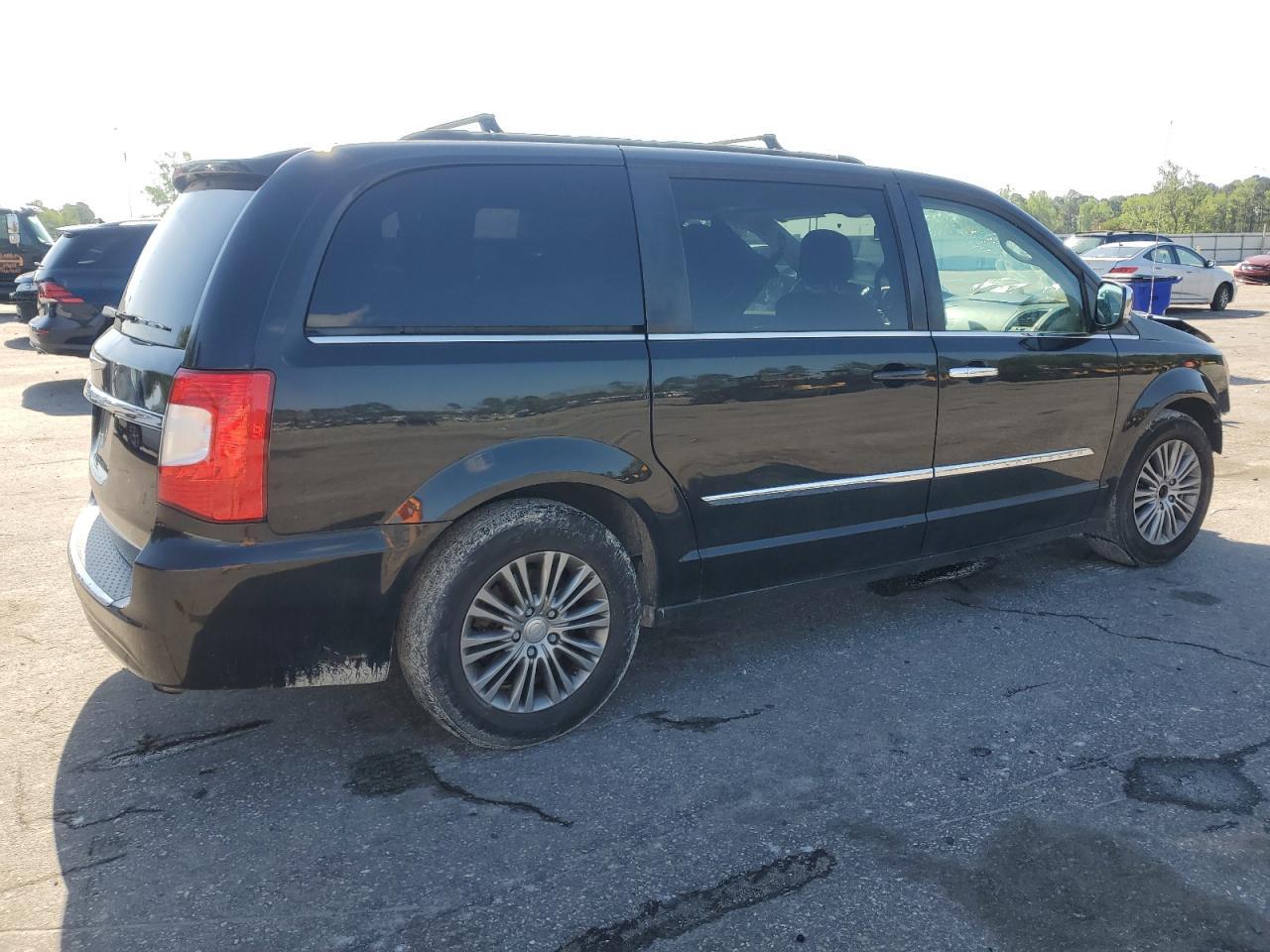 2014 Chrysler Town & Country Touring L - Image 3