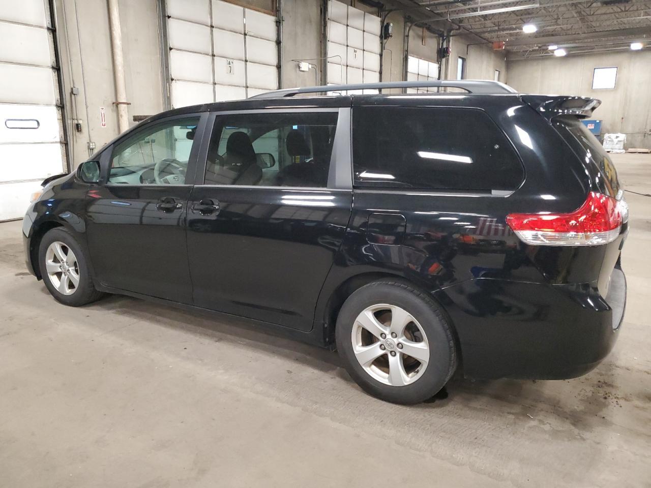 2013 Toyota Sienna Le - Image 2