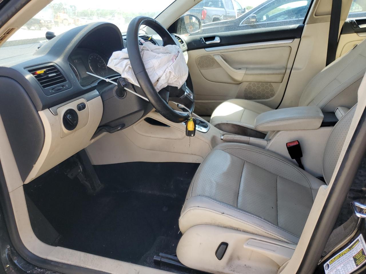2010 Volkswagen Jetta Limited - Image 7