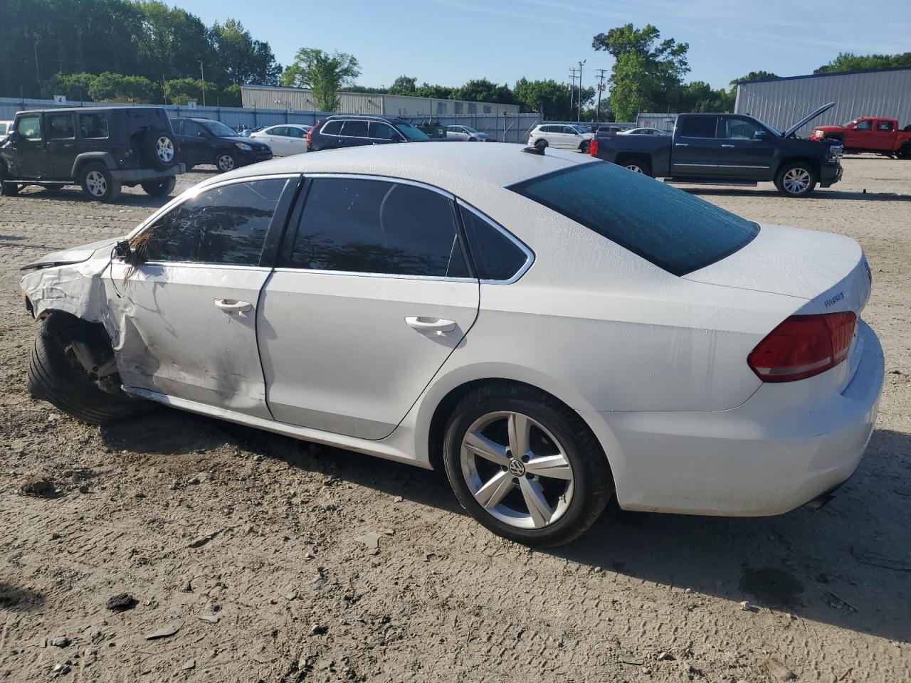 2015 Volkswagen Passat S - Фото 2