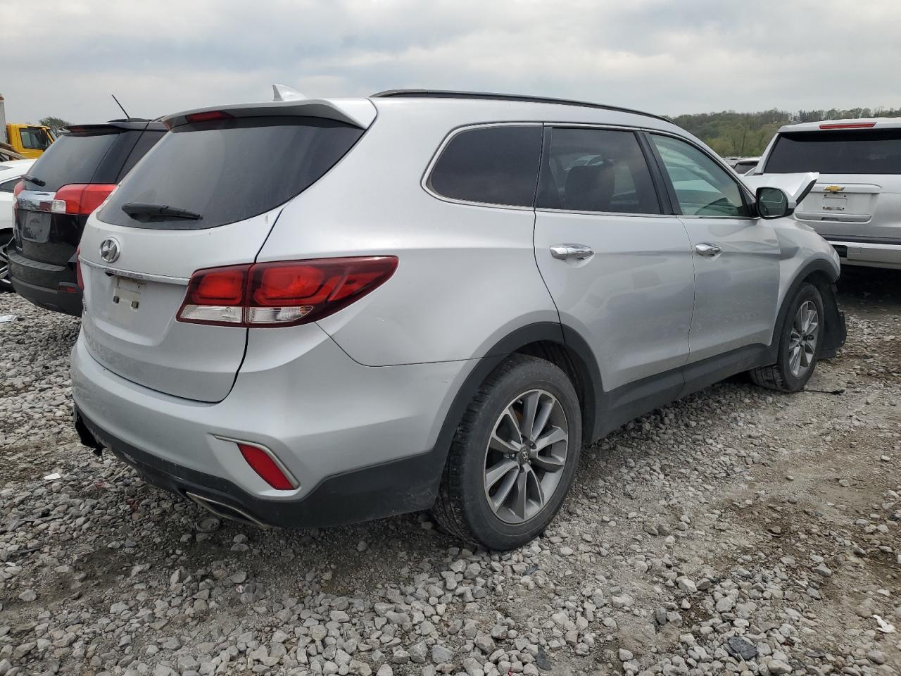 2017 Hyundai Santa Fe Se - Фото 3