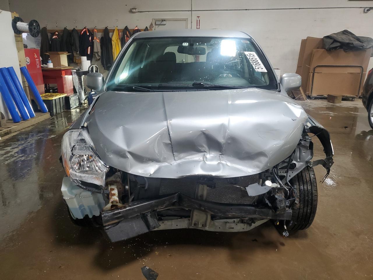 2012 Nissan Versa 1.8 S - Image 5
