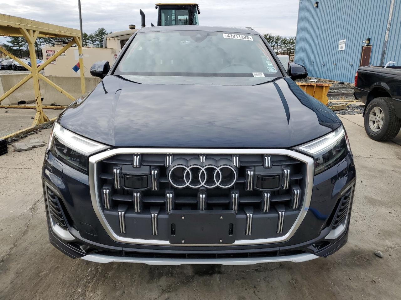 2025 Audi Q7 Premium - Image 5