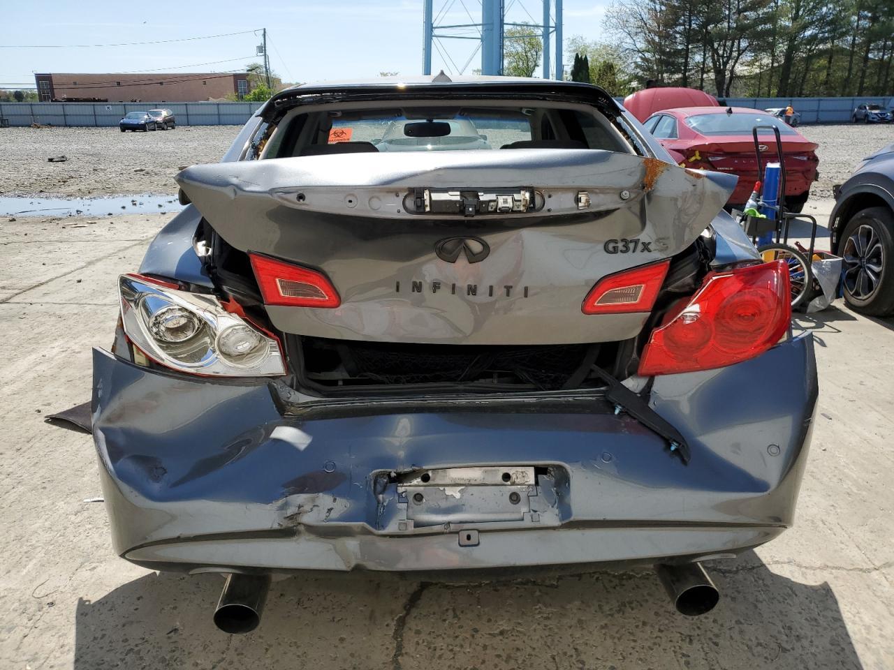 2011 Infiniti G37 - Image 6