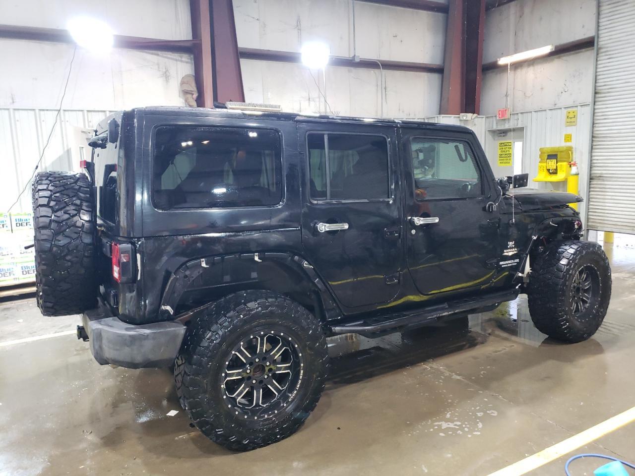 2012 Jeep Wrangler Unlimited Sahara - Фото 3