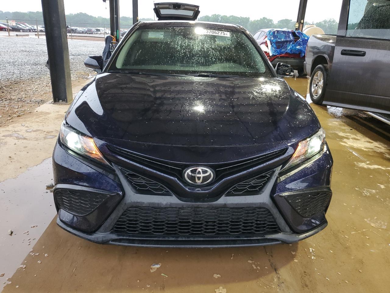 2022 Toyota Camry Se - Фото 5