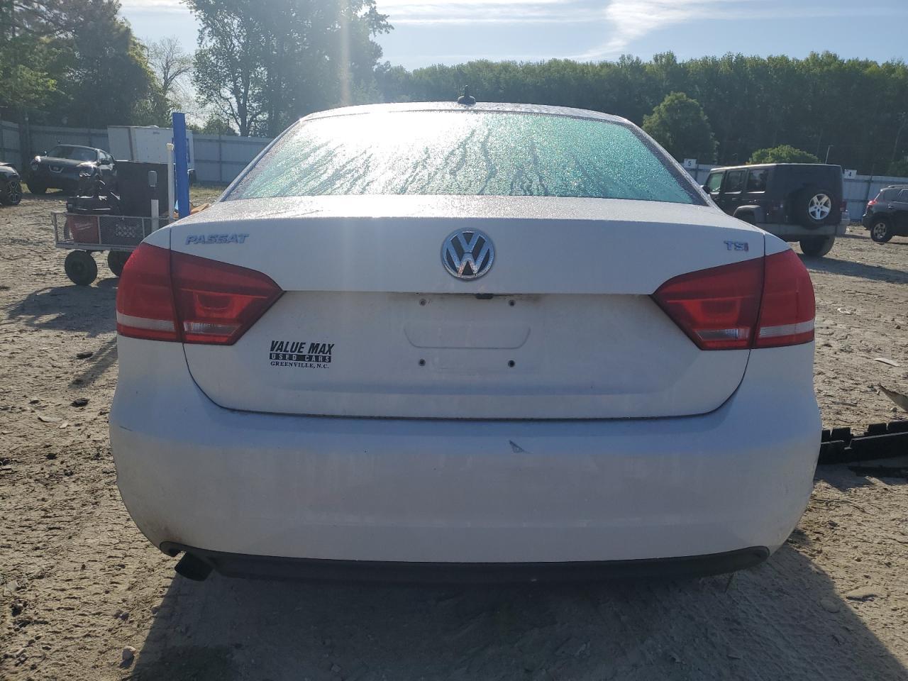 2015 Volkswagen Passat S - Фото 6