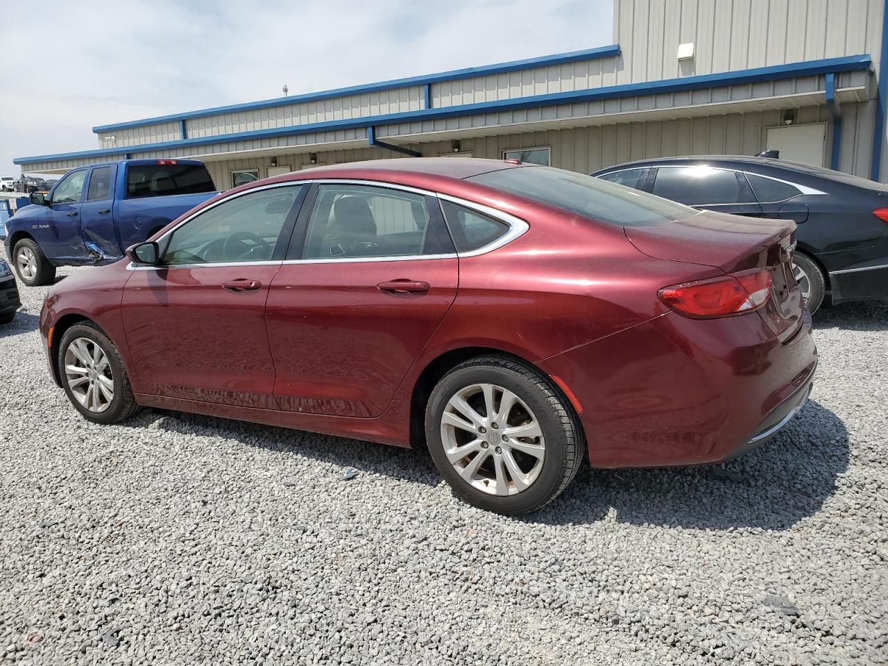 2015 Chrysler 200 Limited - Фото 2