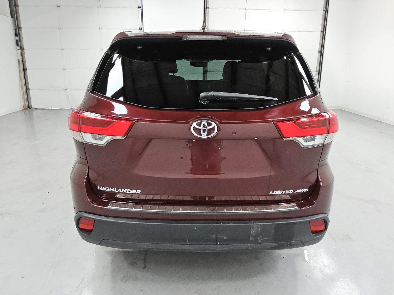 2019 Toyota Highlander Limited Platinum - Image 6