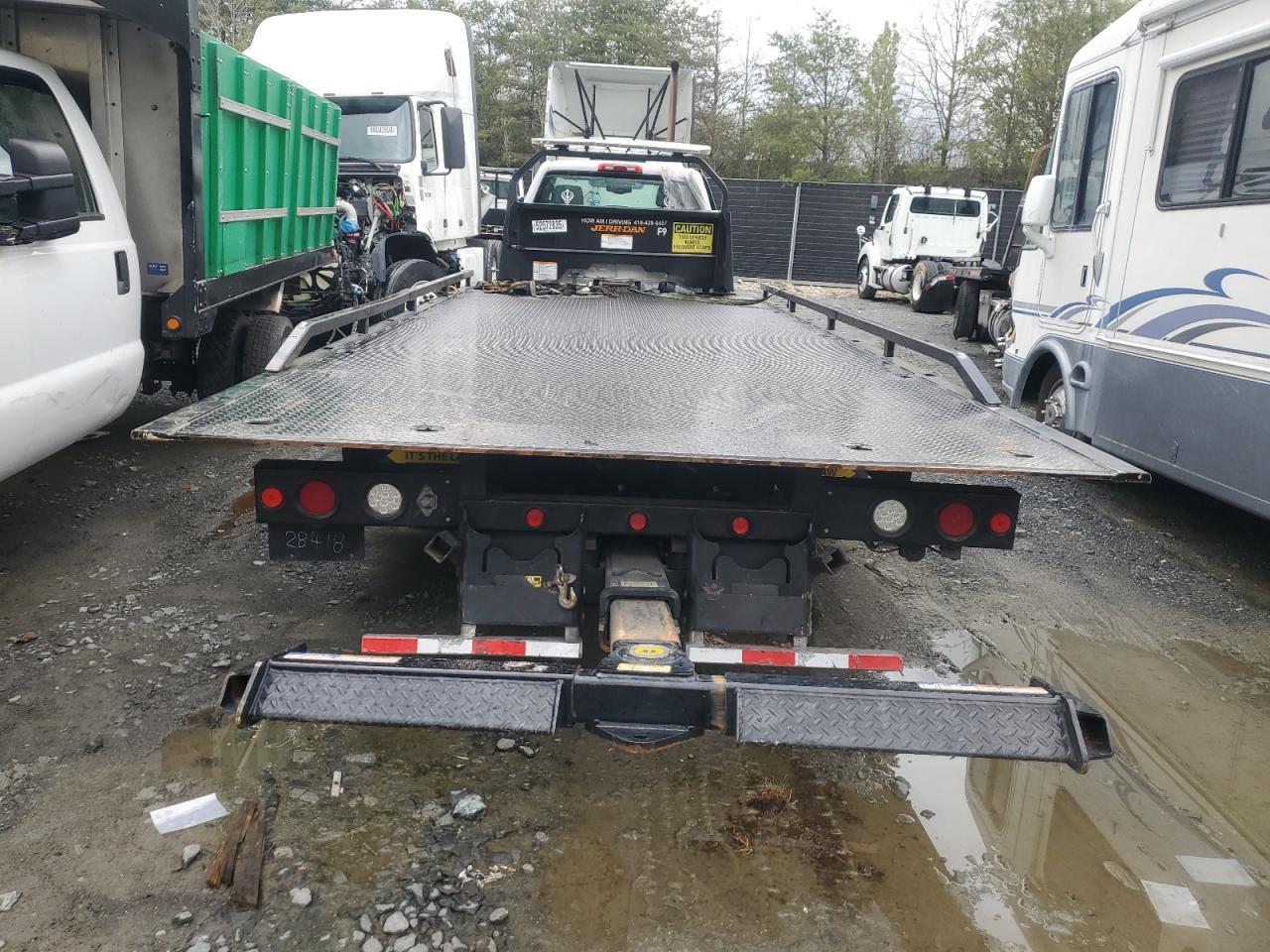 2023 Chevrolet Silverado Medium Duty - Image 6